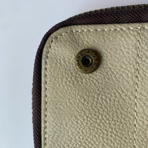 Hurley Beige Wristlet Wallet with Dual Front Pockets - Picture 5 of 8